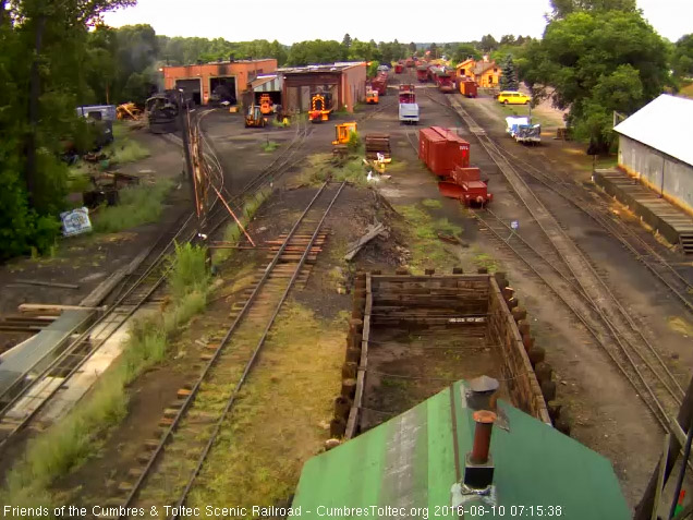 8.10.16 Another quiet morning in Chama yard.jpg