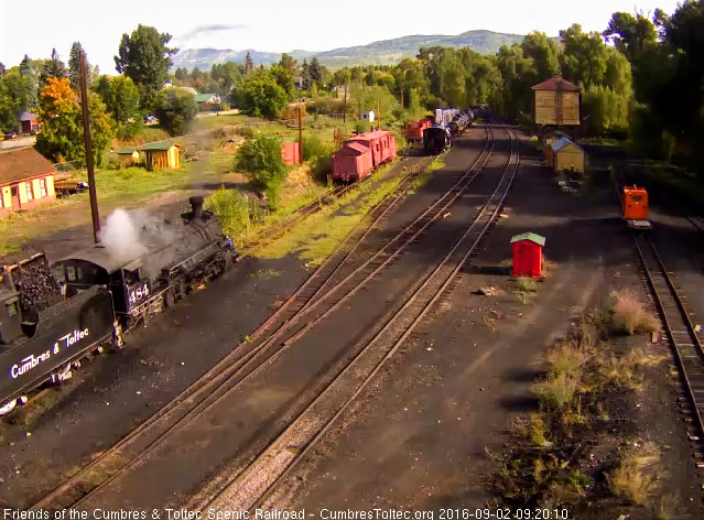 9.2.16 The loader adds coal to the bunker of the 484.jpg