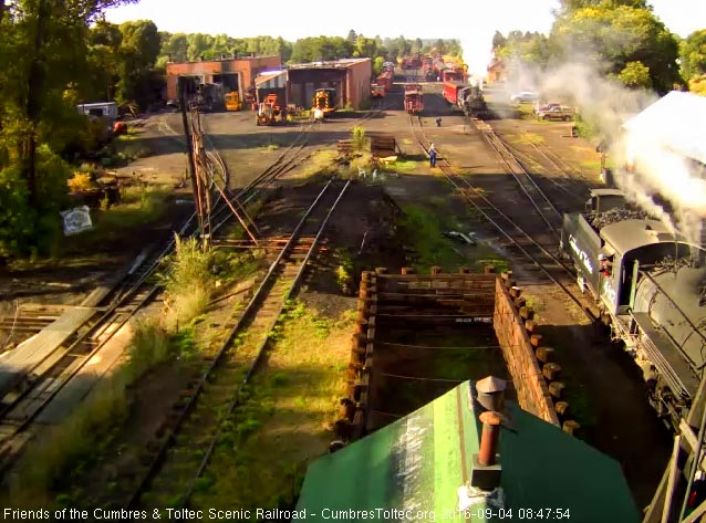 9.4.16 487 is waiting its road crew as 463 pulls the 5th coach out on the main.jpg