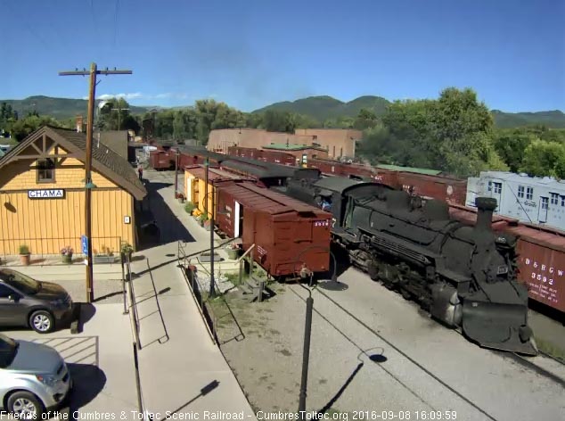 9.8.16 The 487 comes by the depot as the engineer waits for the stop signal.jpg