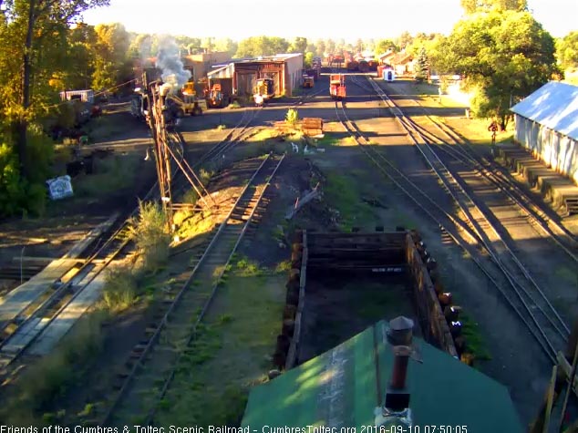 9.10.16 The loader brings a scoop of coal over to the 463.jpg