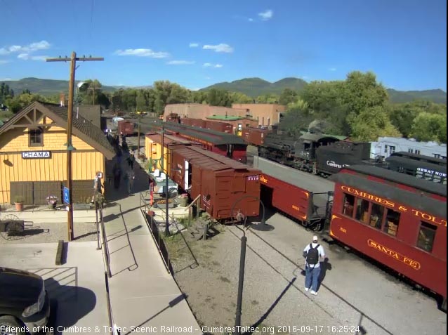 9.17.16 The consist heads to the wye for a spin.jpg