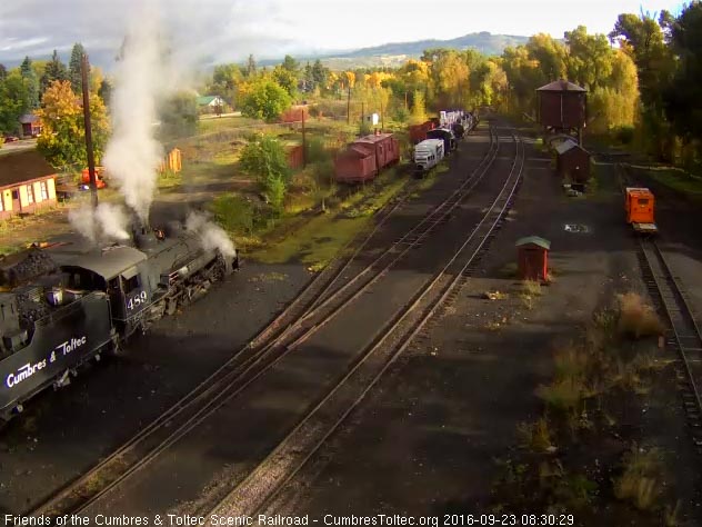 9.23.16 The bucket loader is ready to dump a load of coal into 489's bunker.jpg