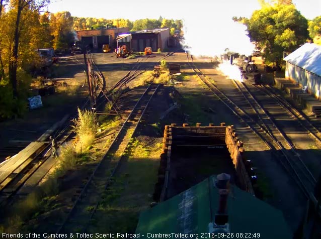 9.26.16 489 pulls into the coal dock lead.jpg