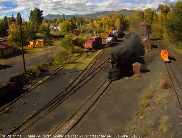 9.26.16 487 brings a 7 car 215 into Chama.jpg