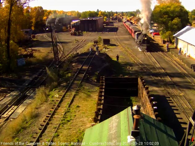 9.28.16 The 487 comes by the wood shop, note the steam by the engineer side cylinder.jpg