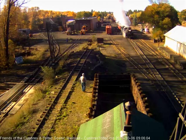 10.6.16 484 comes from south yard with 2 coaches but will probably only use the flat roof one.jpg