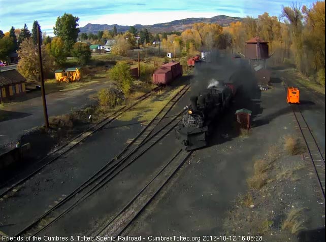 10.12.16 489 comes into Chama with a 7 car 215.jpg