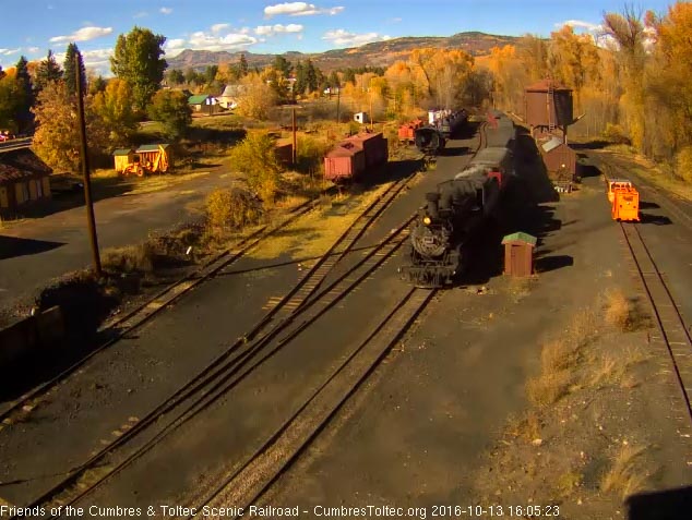 10.13.16 484 brings an 8 car 215 into Chama.jpg