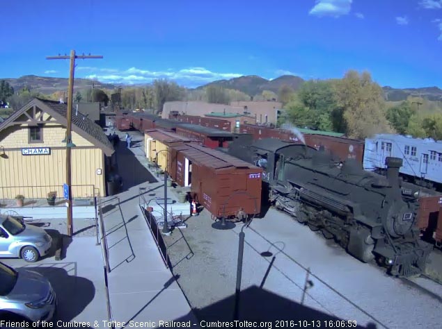 10.13.16 484 slows to a stop just past the depot.jpg