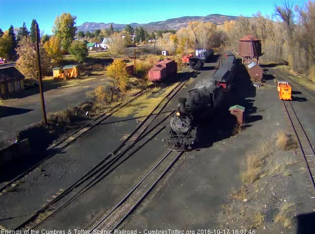 10.17.16 484 brings a 7 car 215 into Chama.jpg