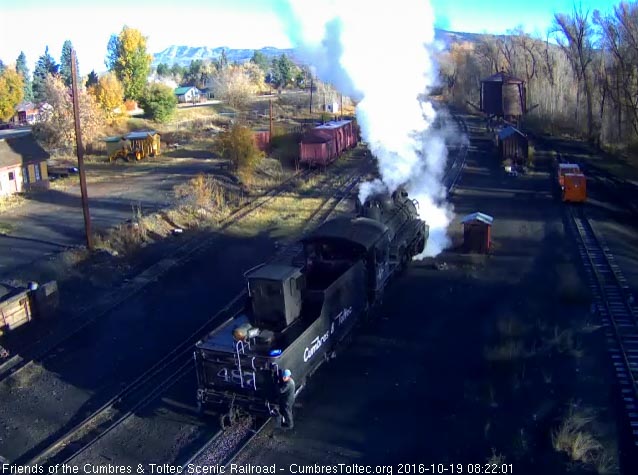 10.19.16 487 backs down the main on its way to the coal dock.jpg