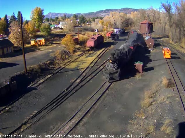 10.19.16 489 comes into Chama with a 7 car 215.jpg