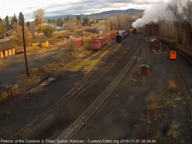 11.1.16 484 is exiting Chama yard.jpg