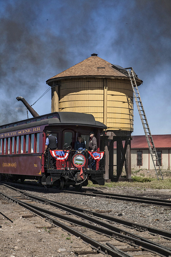 train_departs_anto_72.jpg