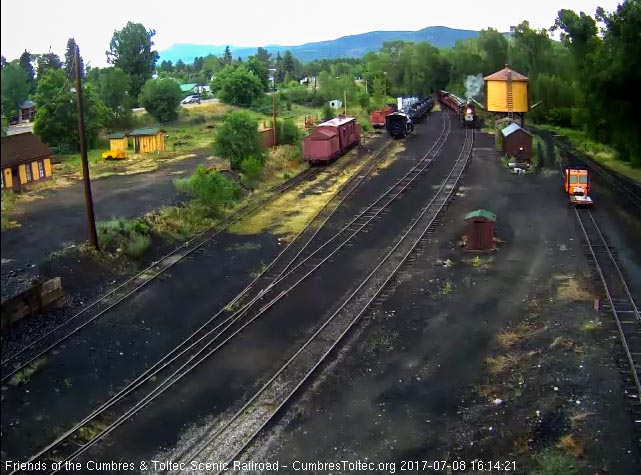 7-8-17 463 brings its 7 car train 215 into Chama.jpg