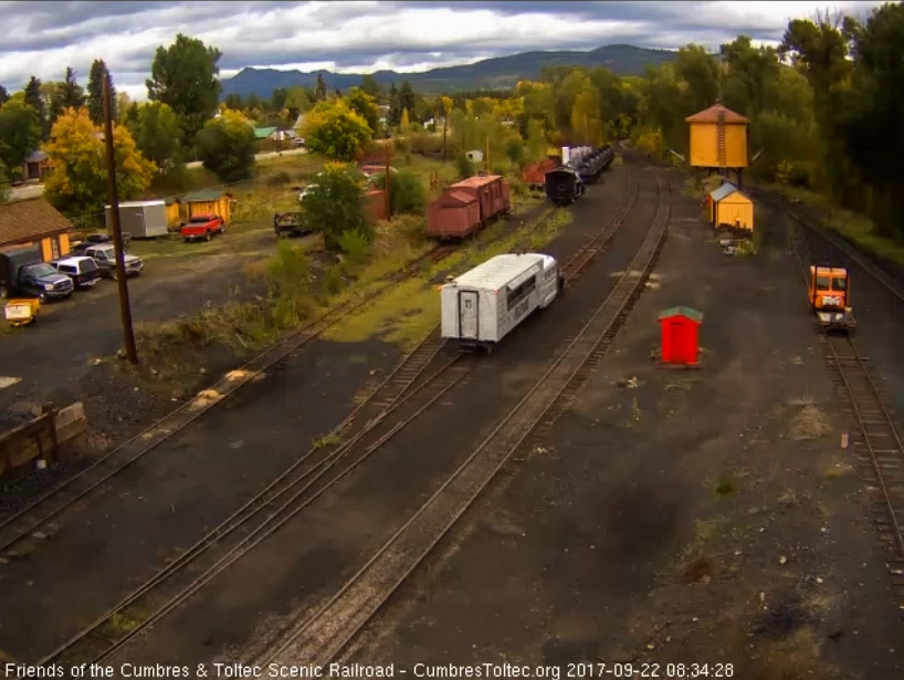 9-22-17 The Goose 5 passes through north yard.jpg