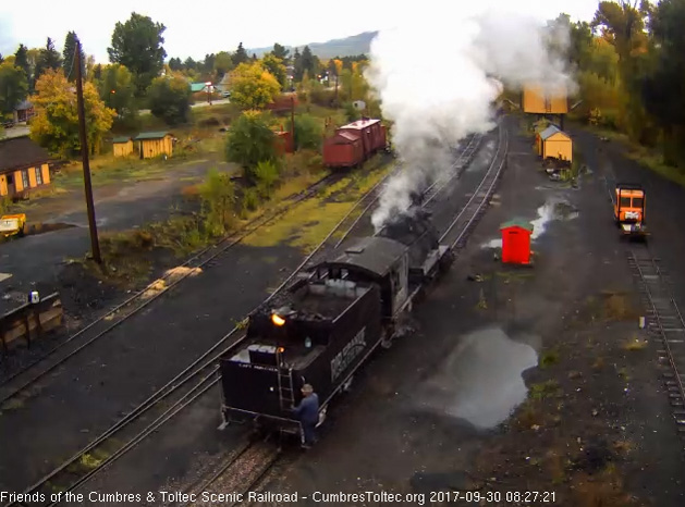 9-30-17 463 backs toward the switch for the coal dock.jpg