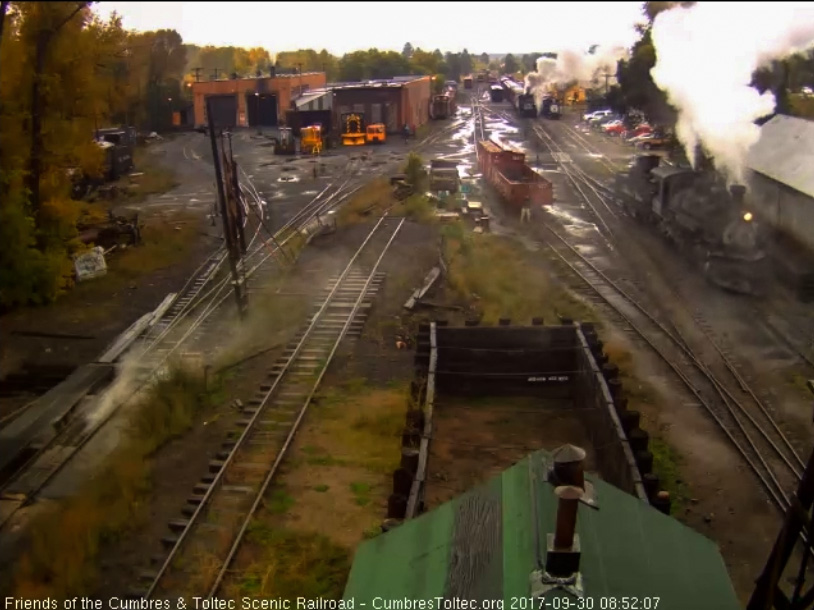 9-30-17 487 pulls by the wood shop as 463 couples the train together.jpg