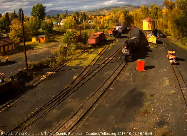 10-2-17 The 489 brings the 8 car train 215 up to the tipple as 484 is at the tank.jpg