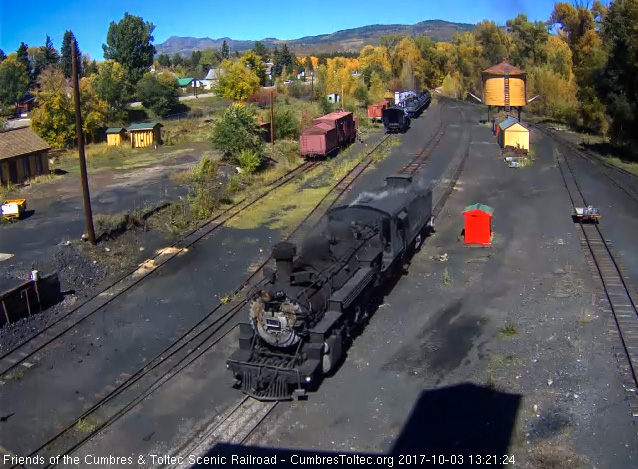 10-3-17  The 484 now comes up to the tipple.jpg