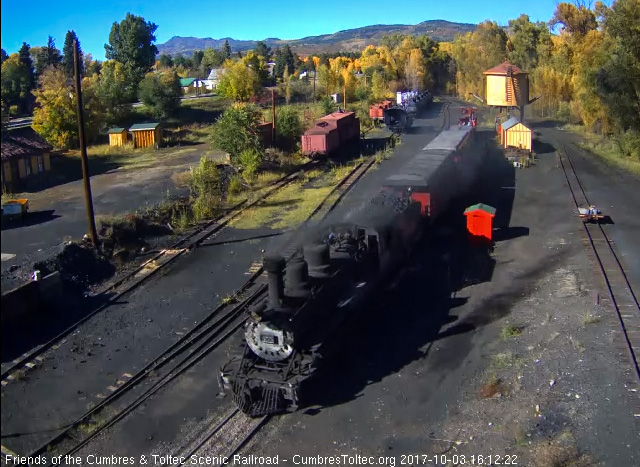 10-3-17  The 463 is almost to the tipple.jpg