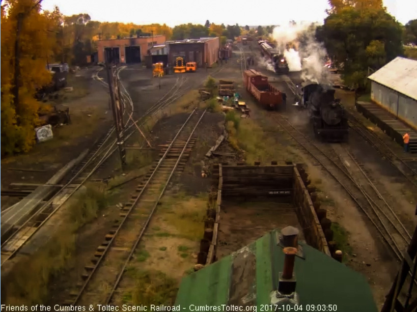 10-4-17  The 488 moves forward out of the way of 463 so it can bring the train forward.jpg