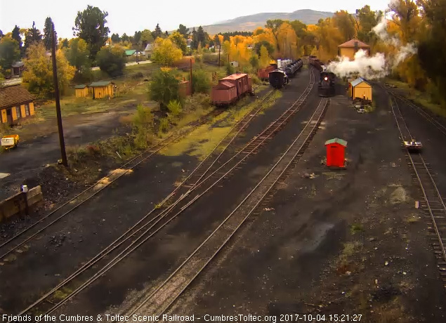 10-4-17  The 487 passes the tank and speeder sheds.jpg