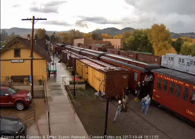 10-4-17  and the passengers disembark for their amazing ride.jpg