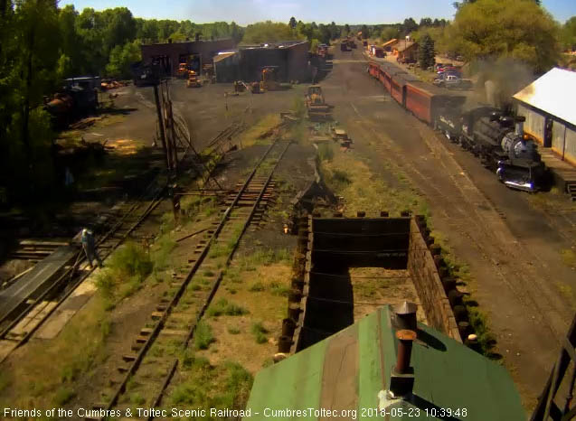 2018-05-23 487 shoves the cut of coaches toward south yard.jpg