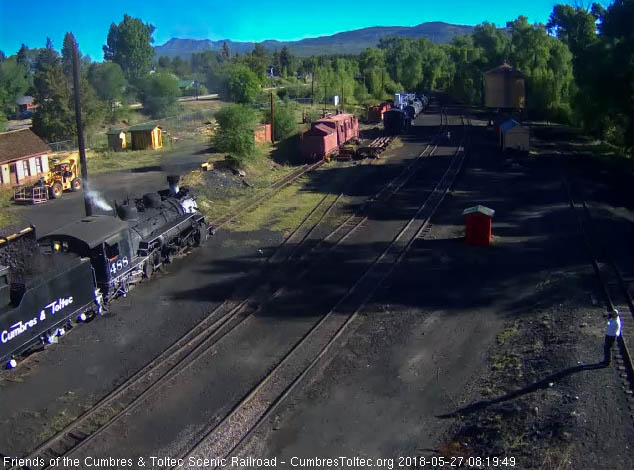 2018-05-27 The loader empties a bucket of coal into the tender of 488.jpg