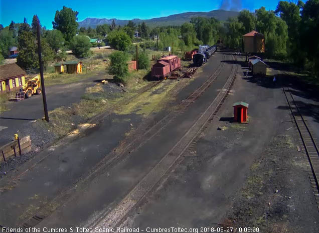 2018-05-27 The last cars round the curve north of the yard.jpg