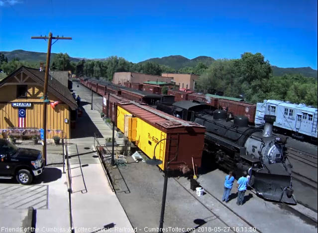 2018-05-27 The cleaning crew waits for the train to stop.jpg