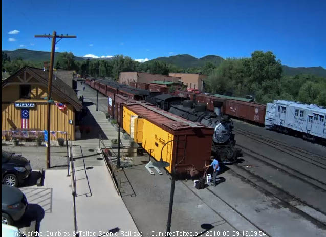 2018-05-29 The train has stopped with the locomotive by the depot.jpg