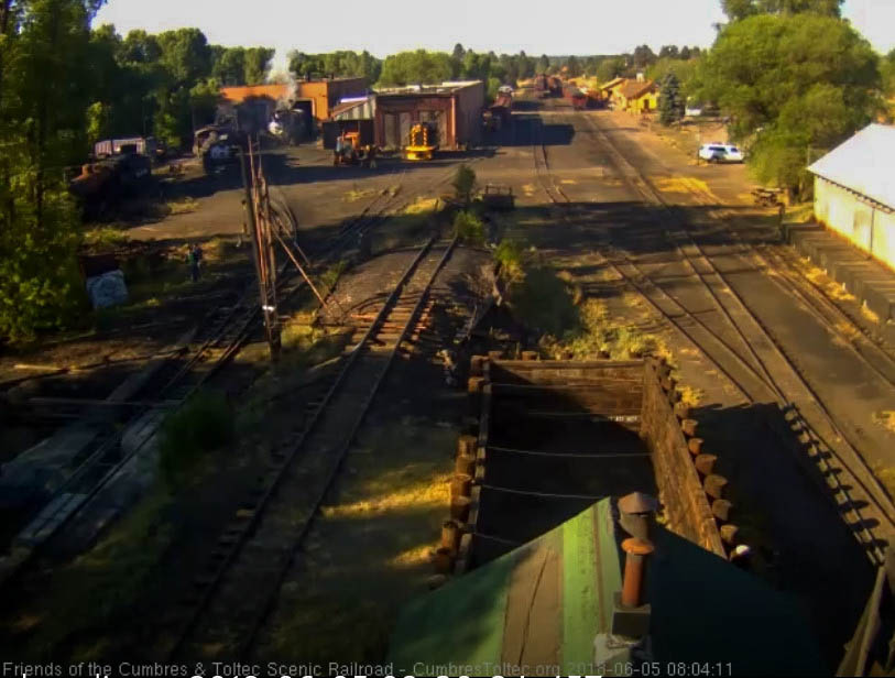 2018-06-05 488 is backing through the west stall since they are still not using the hluse lead north of the pit.jpg