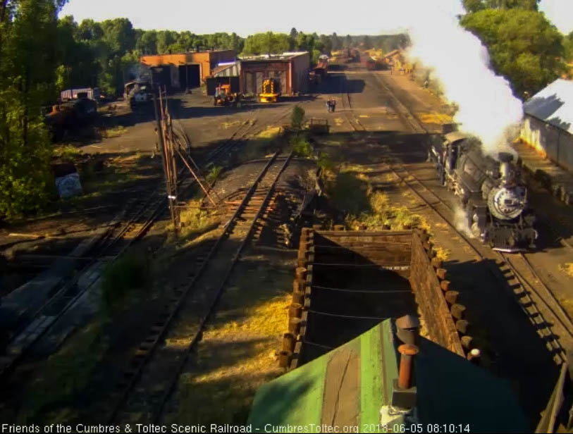 2018-06-05 488 comes up the main from south yard headed to the west spout on the tank.jpg