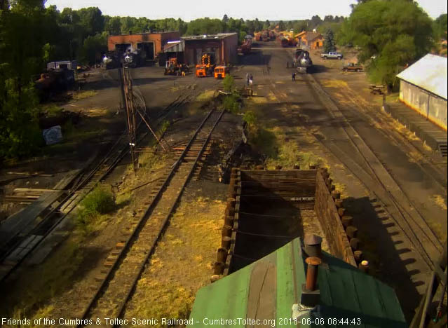 2018-06-06 The hostlers have parked the 487 to await its road crew.jpg