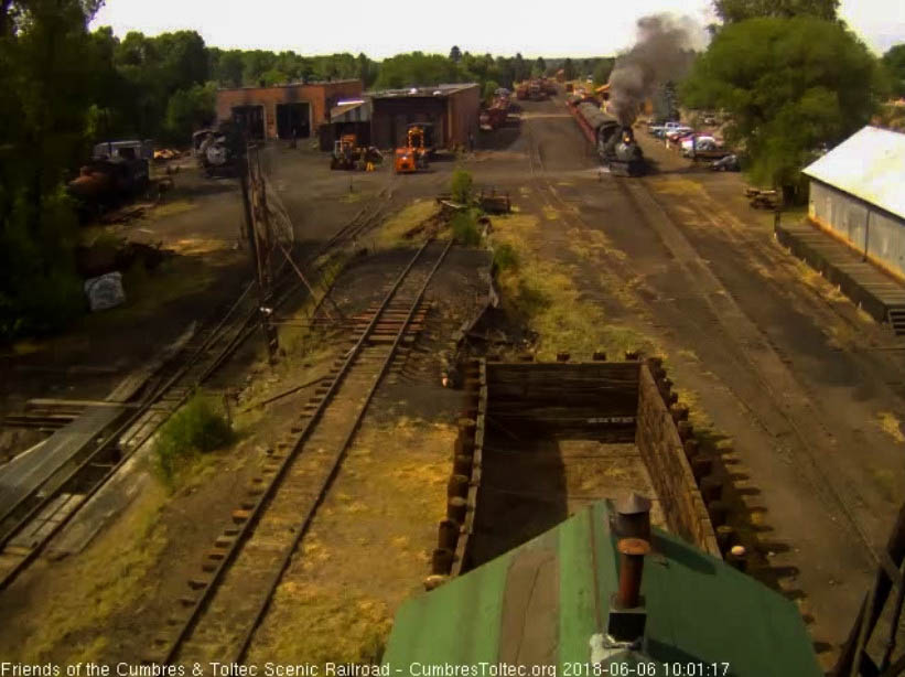 2018-06-06 The 487 gets its 7 car train underway.jpg