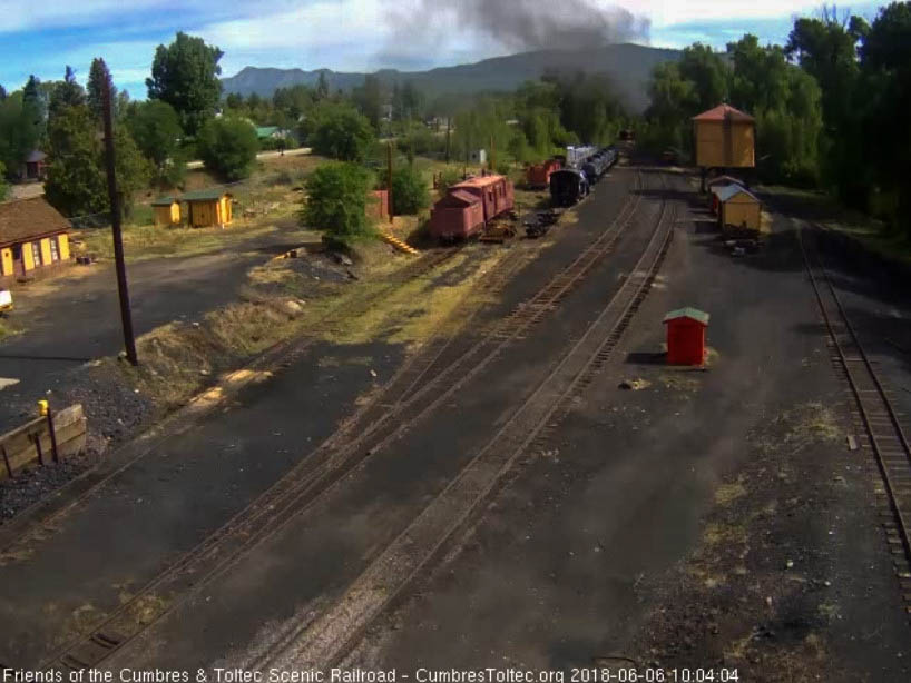 2018-06-06 The parlor Colorado is almost out of sight as it rounds the curve north of the yard.jpg