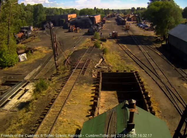 2018-06-07 The 488 is moving the 15 to the track beside the roundhouse.jpg