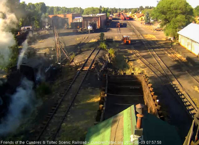 2018-06-09 484 is out at the pit to begin its day.jpg