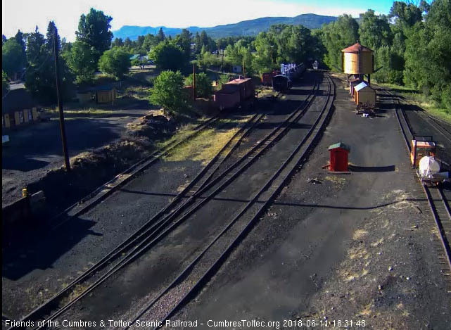 2018-06-11 The 487 pokes its nose into the light as it brings a 7 car 215 into Chama.jpg