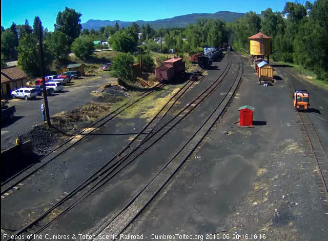 2018-06-20 The 487 comes into Chama with a 9 car train 215.jpg