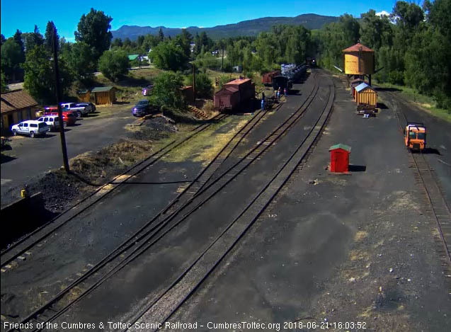 2018-06-21 The 484 comes into Chama with an 8 car train 215.jpg