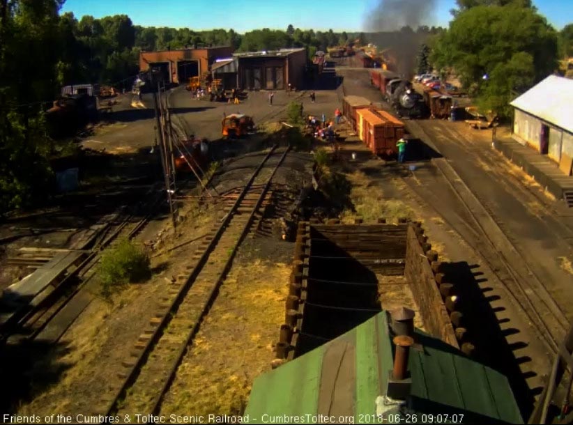 2018-06-26 The 484 comes out of the south yard with 2 extra coaches giving 10 cars for today's 216.jpg