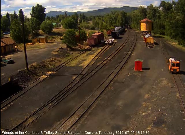 2018-07-03 The 487 comes into Chama with the 8 car train 215.jpg