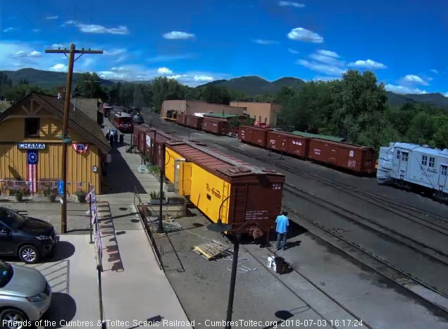 2018-07-03 The 487 is passing the display train and the depot looks nice in its bunting.jpg