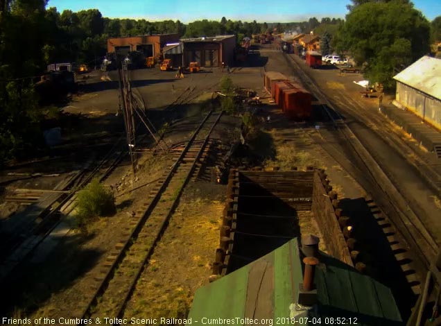 2018-07-04 The 488 pulls has backed directly onto the train without stopping after washing down the new coal.jpg