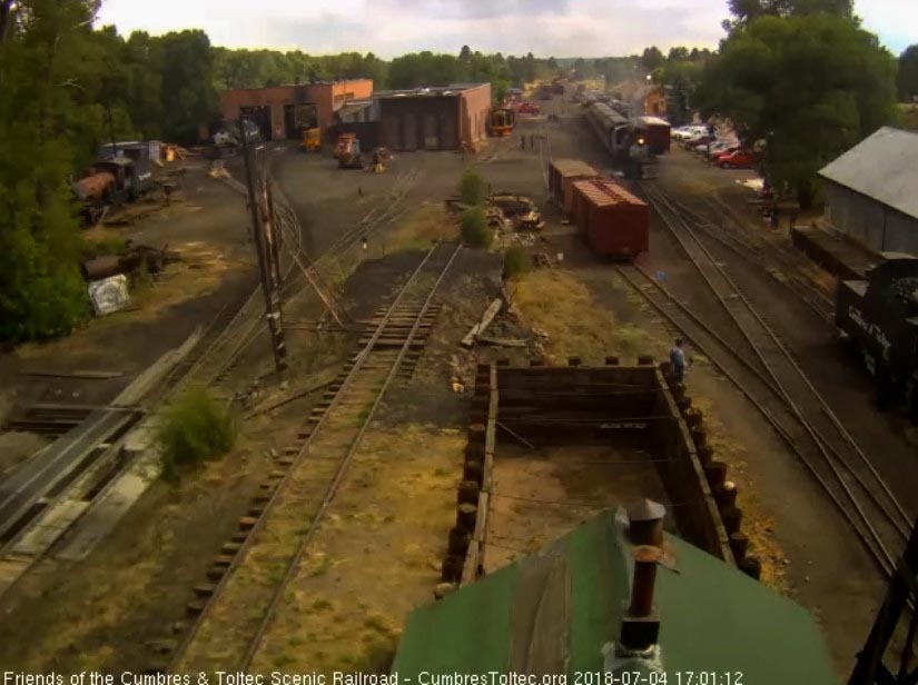 2018-07-04 The 487 gets the 7 car dinner train underway as the crew of the 484 are set to do a roll by.jpg