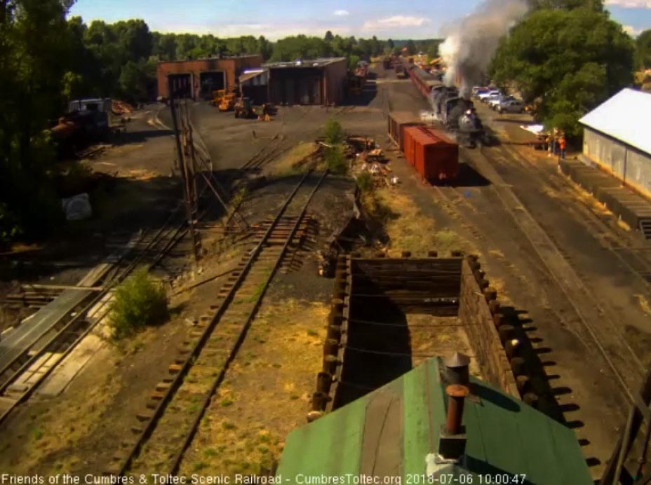 2018-07-06 The 489 and 484 work on getting their 9 car train moving.jpg